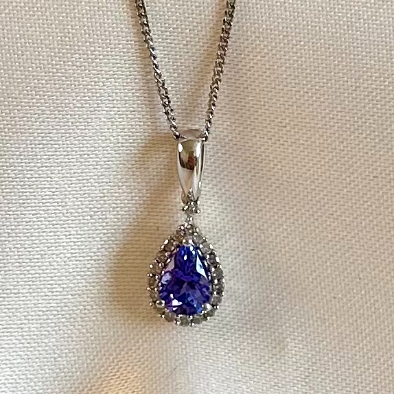 Diamond pendant necklace