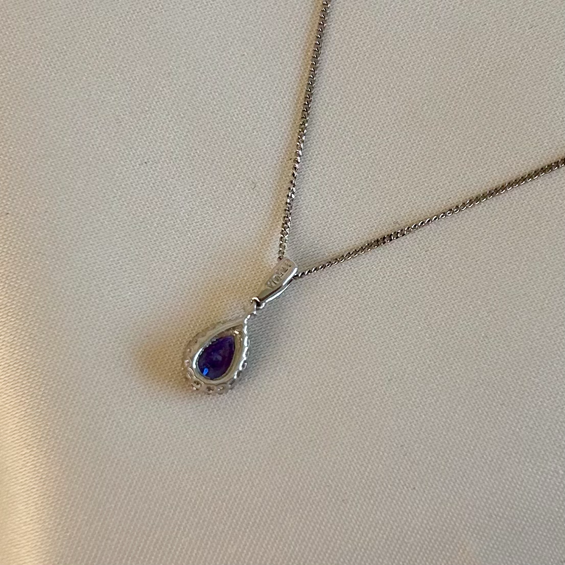 Diamond pendant necklace